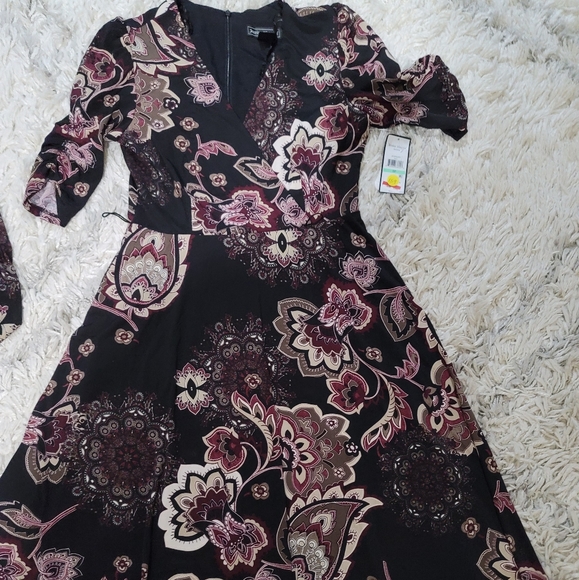 Jessica Howard Petite 3/4 Sleeve Faux Wrap Midi Dress - Picture 2 of 5